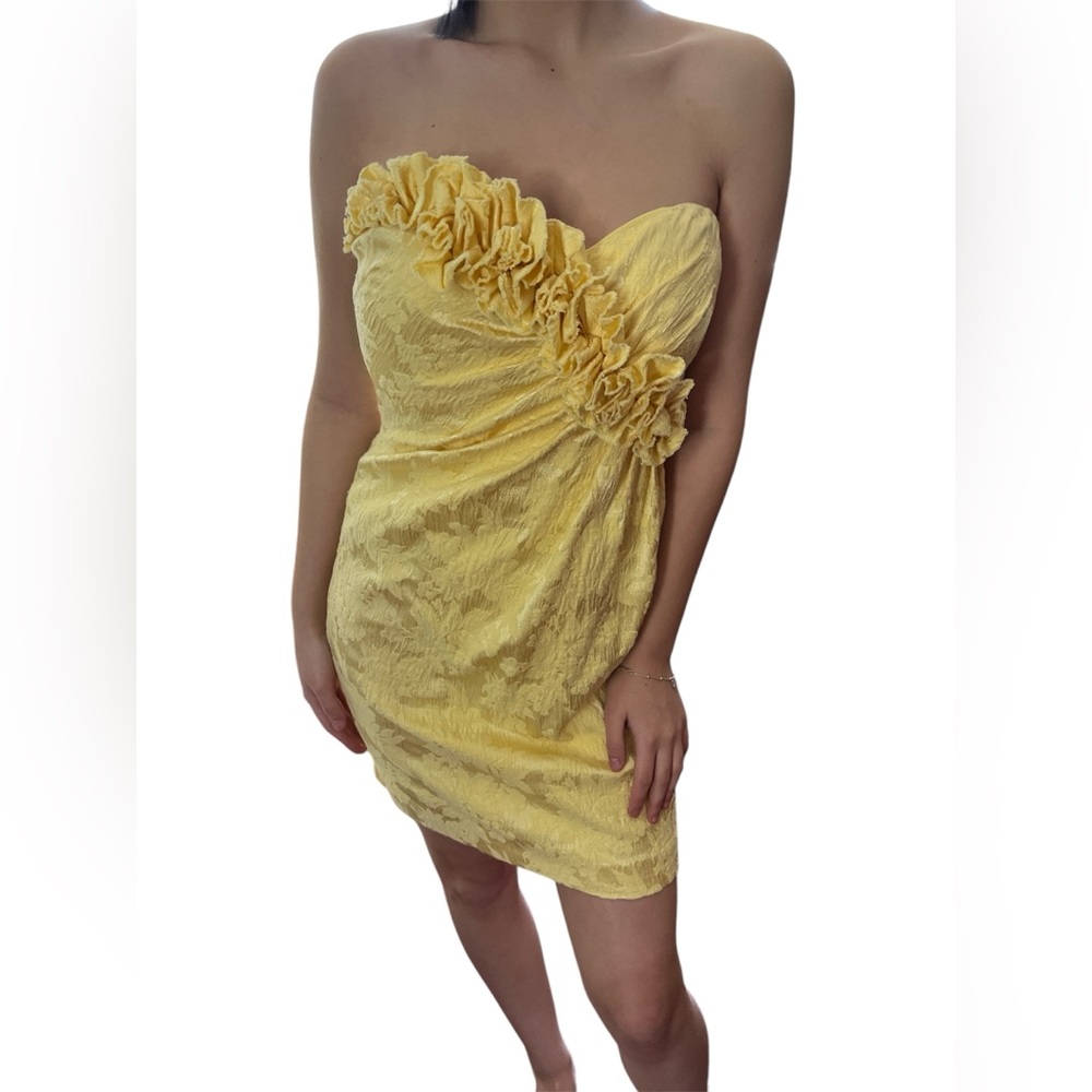 Maggy London Yellow floral Satin like Strapless Dress w/ ruffle top Size 4 - Picture 4 of 12